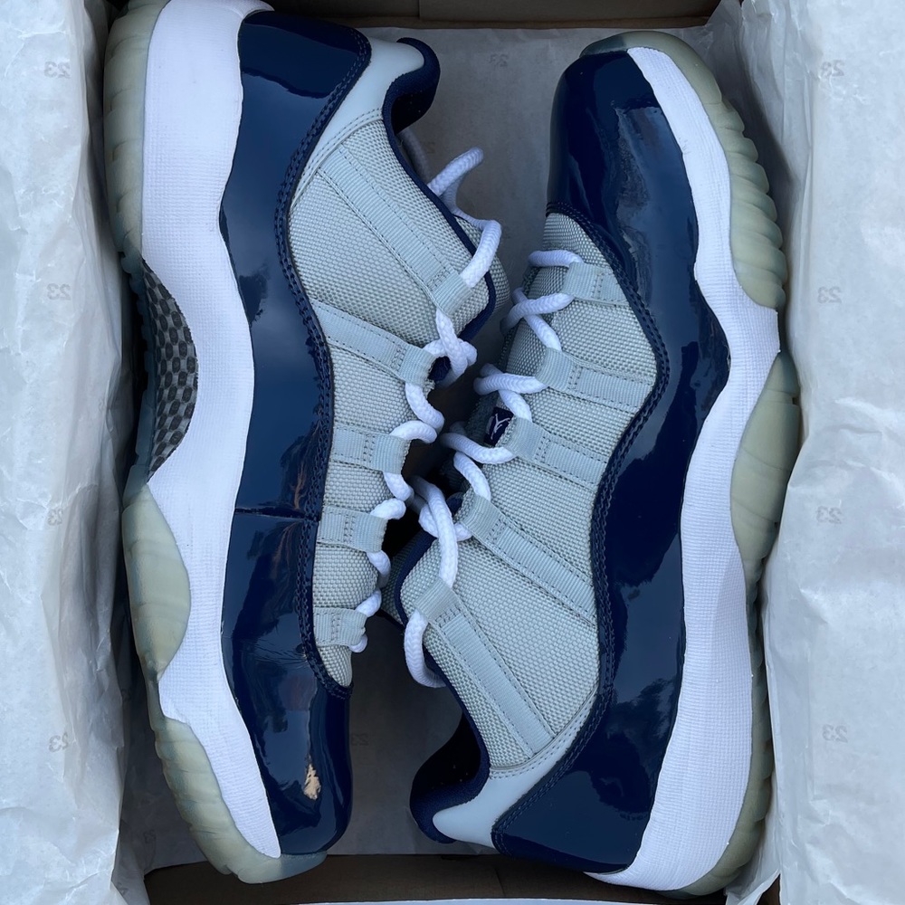 Air Jordan 11 Georgetown (2015)